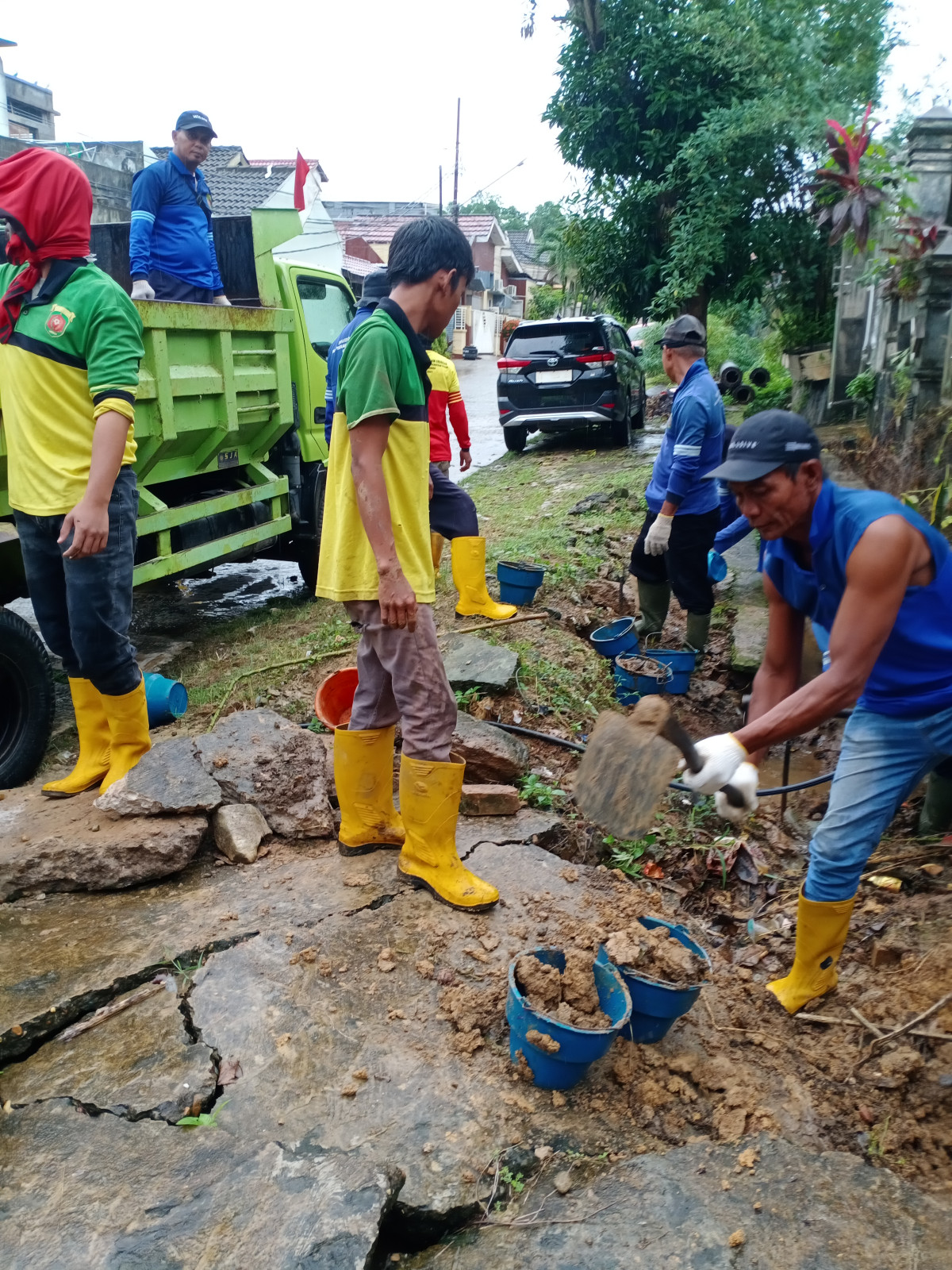 Gotong royong di pusban