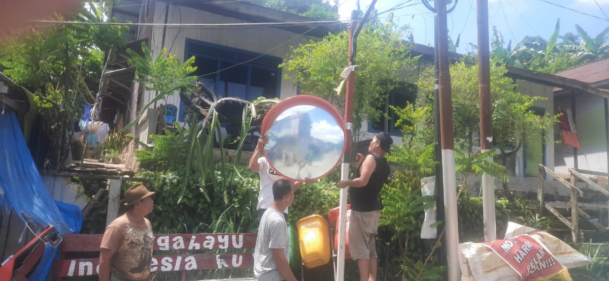 Membersihkan lingkungan RT19