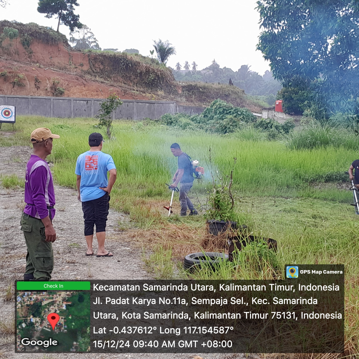 Kerja bakti potong rumput