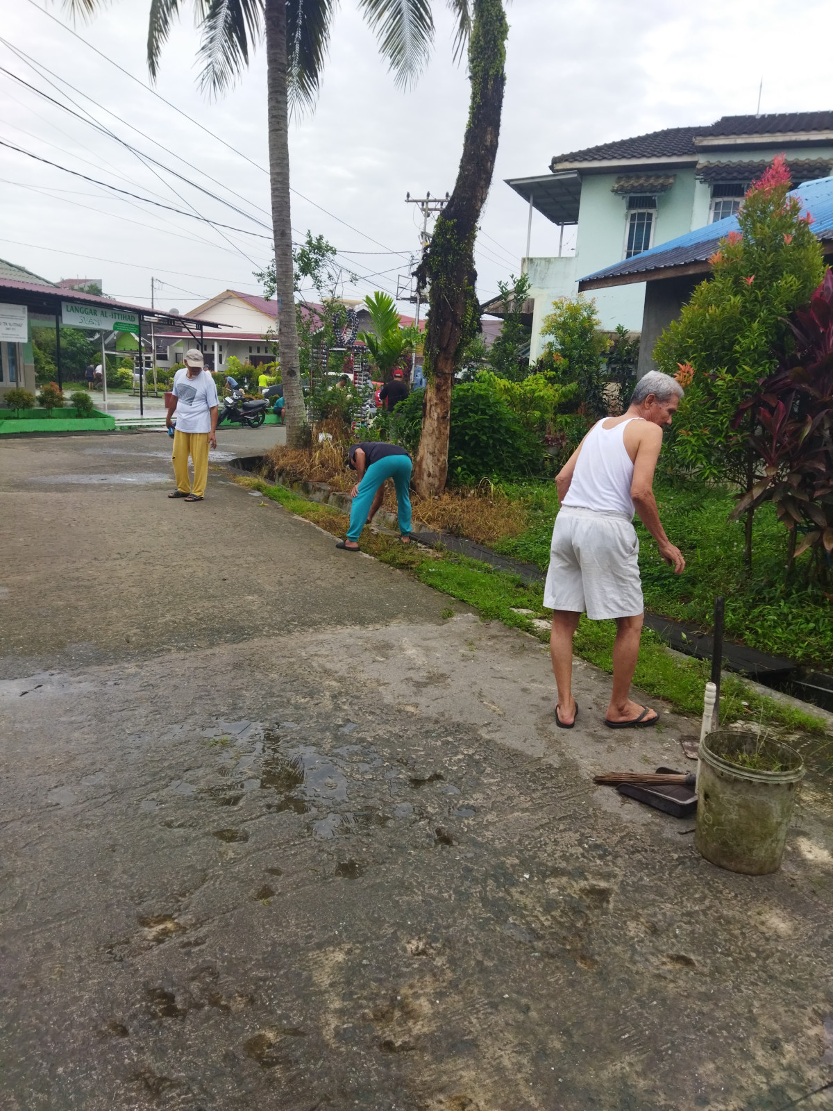 Kerja bakti area langgar