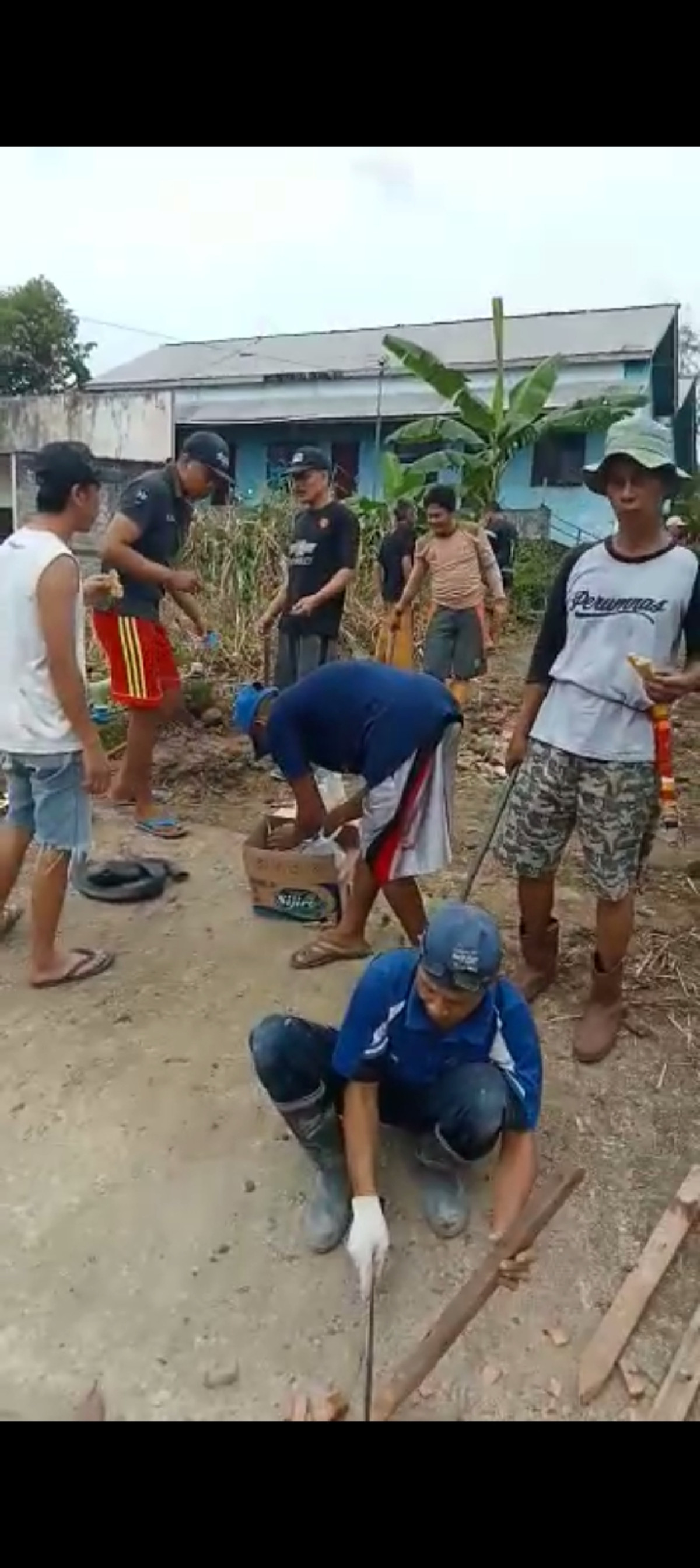 Gotong royong jalan