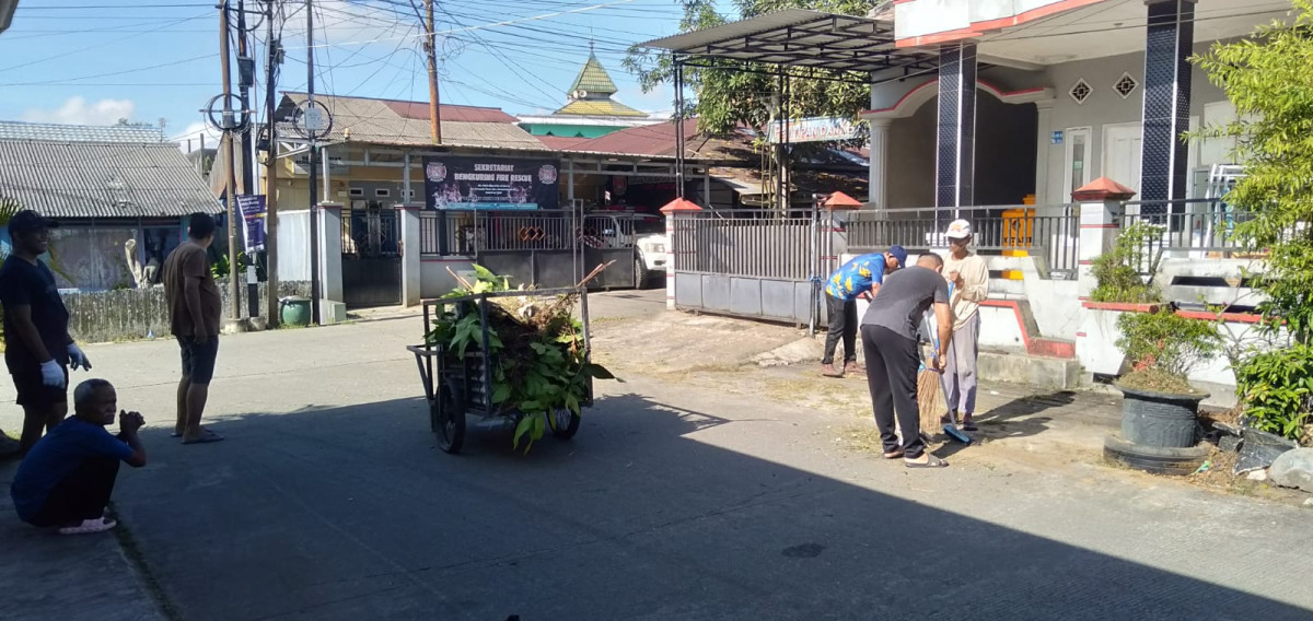 Kerja Bakti Menjaga Kebersihan