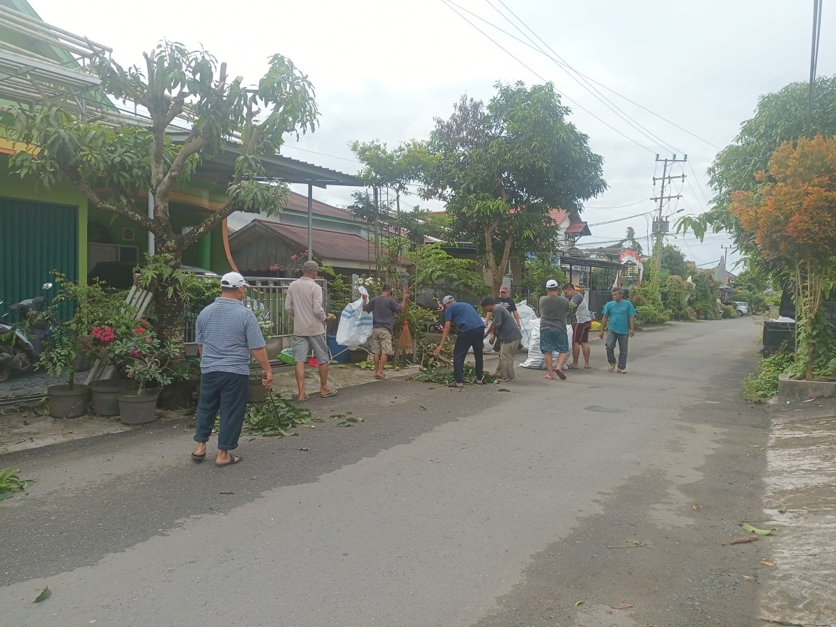 Kerja bakti berama warga RT 43