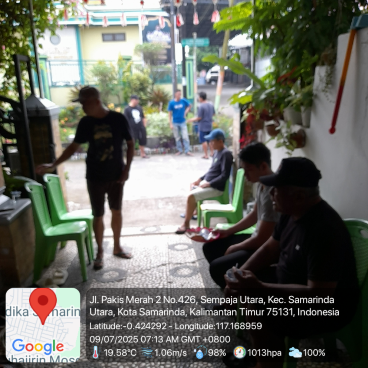 Kerja bakti bersama warga RT 43