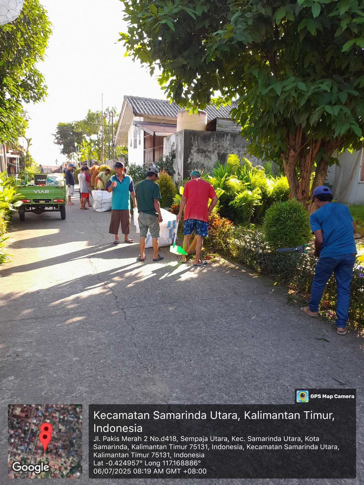 Kerja bakti bersama warga RT 43