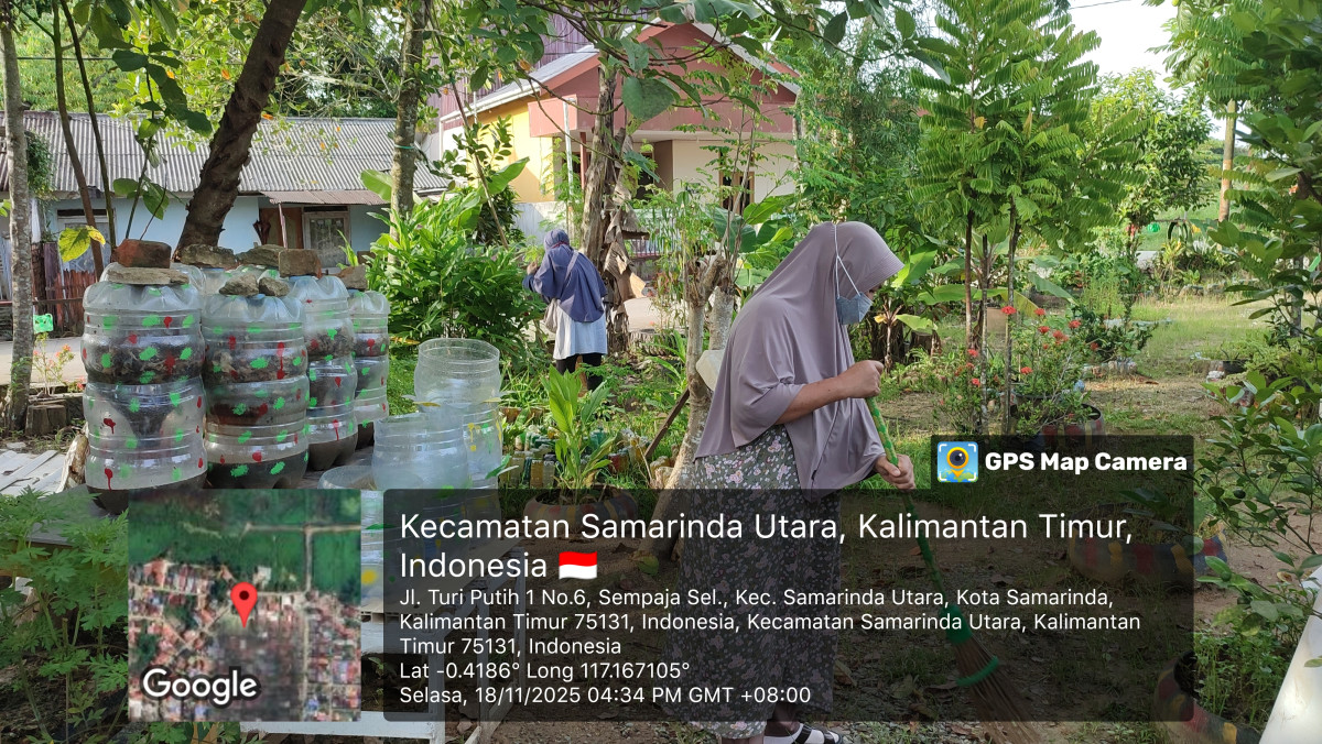 Kerja Bakti Membersihkan Lingkungan
