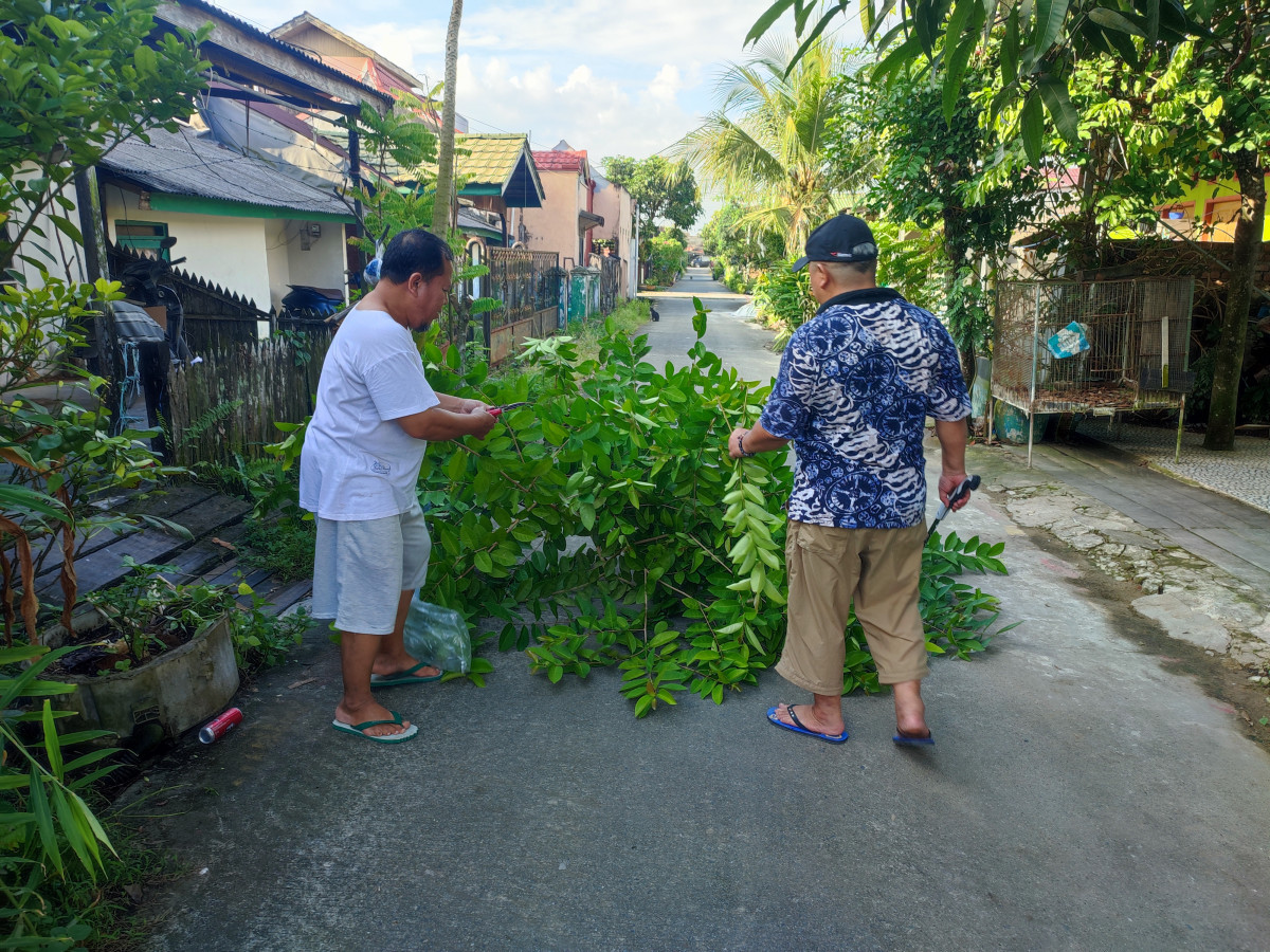 Kerja bakti dilingkungan RT 48