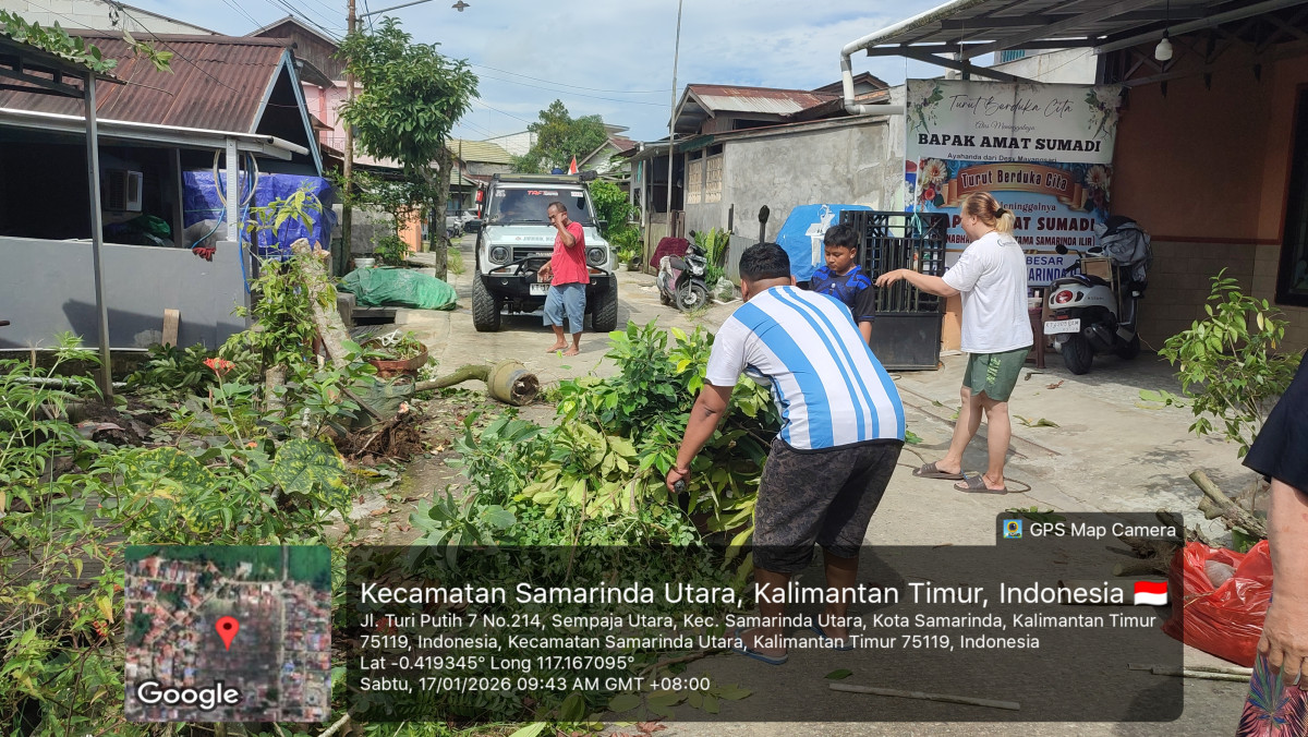 Kerja bakti di Jalan Turi Putih 7