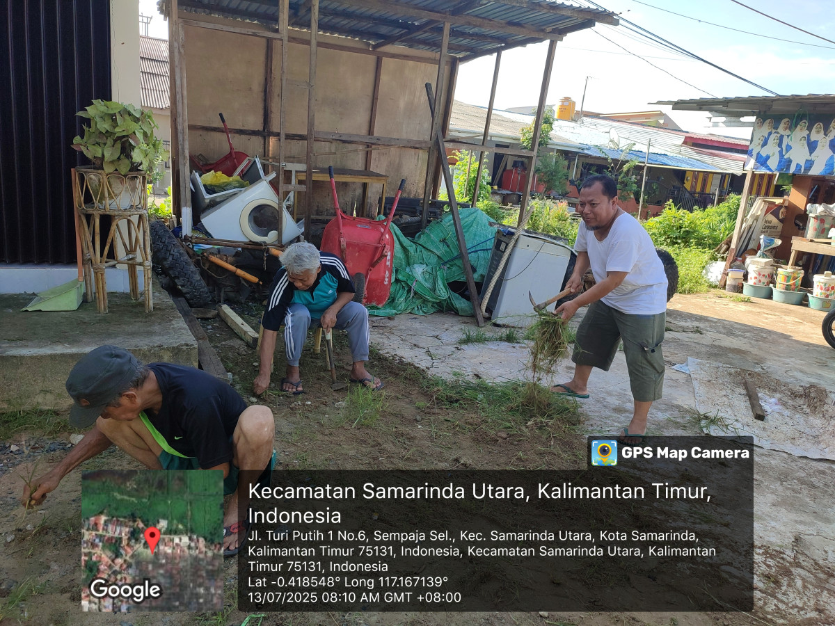 Kerja bakti di Jl. Turi Putih 1