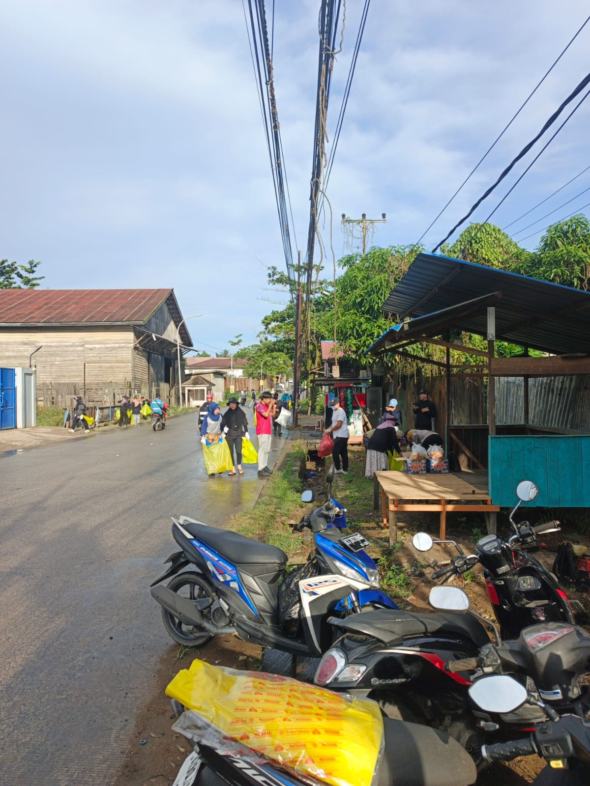Kerja Bakti Bersama Kelurahan Sungai Kunjang