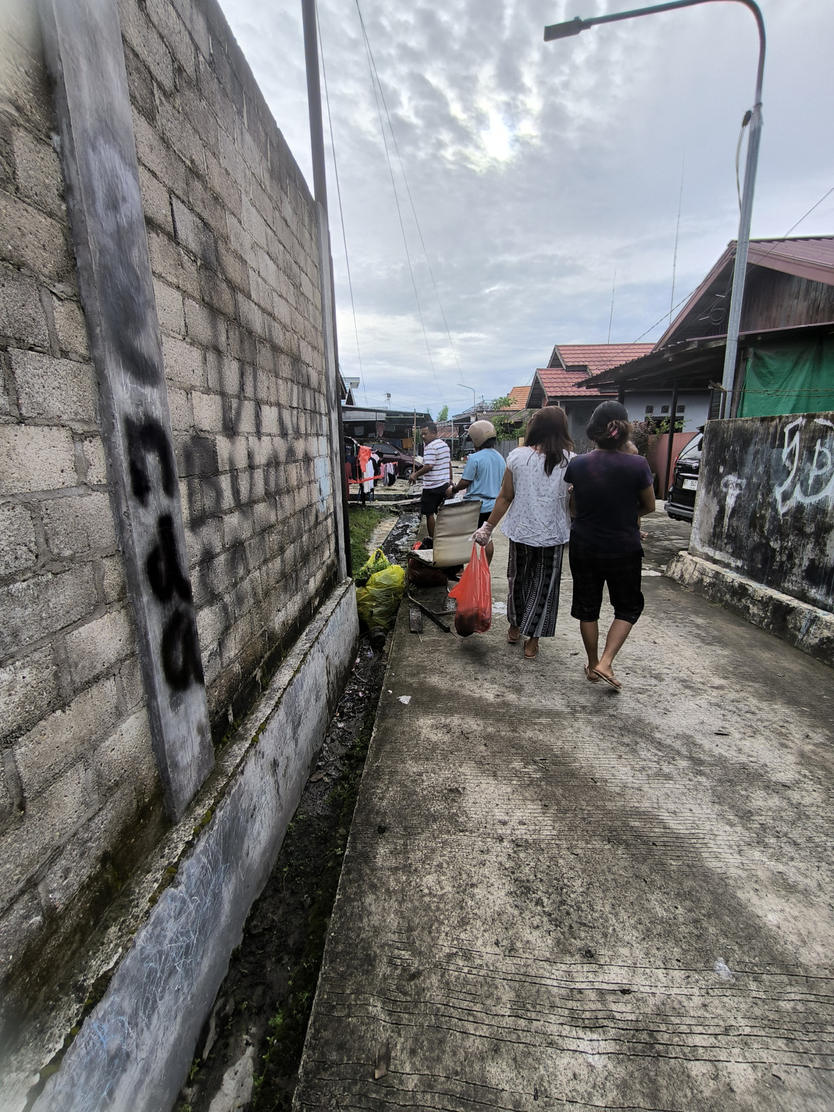 Kerja bakti lingkungan RT 20