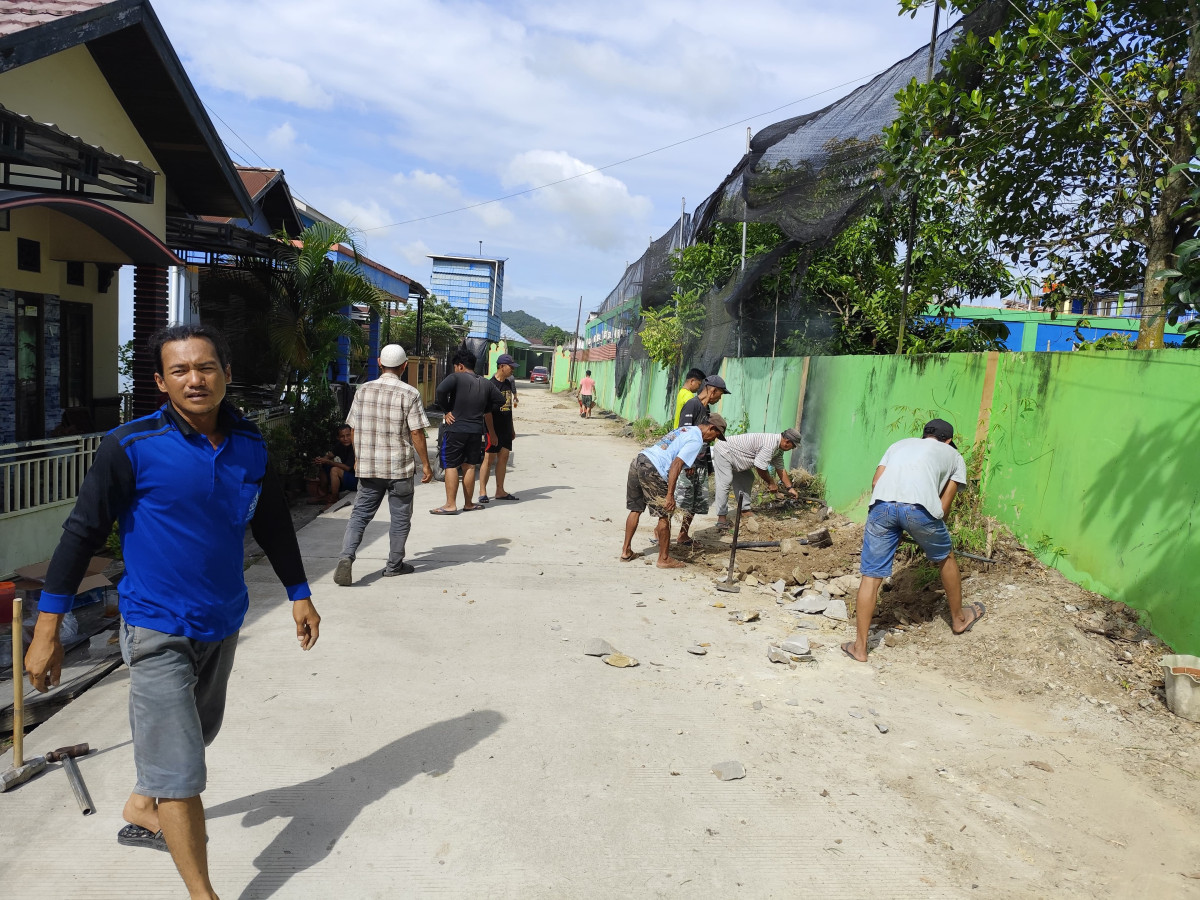 Kerja Bakti di Lingkungan RT. 022