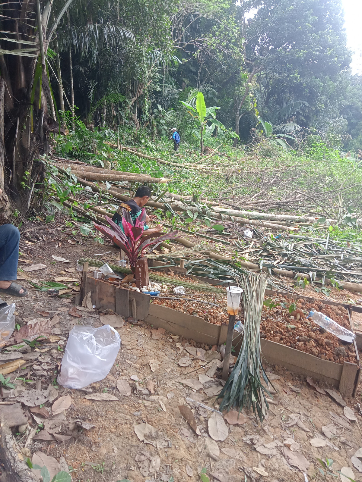 Kerja bakti komplek kuburan ar rahman