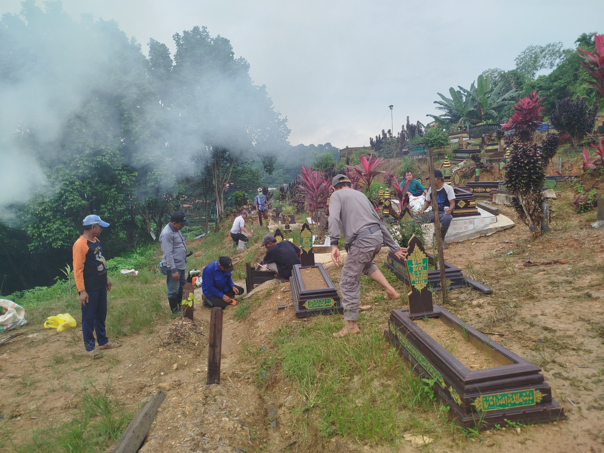 Jl flamboyan kuburan muslimin