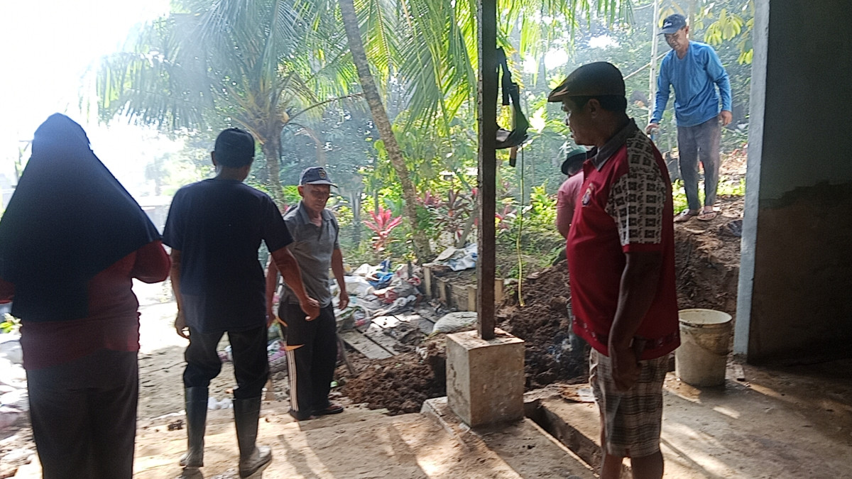 Gotong Royong pembersihan Makam/Kuburan