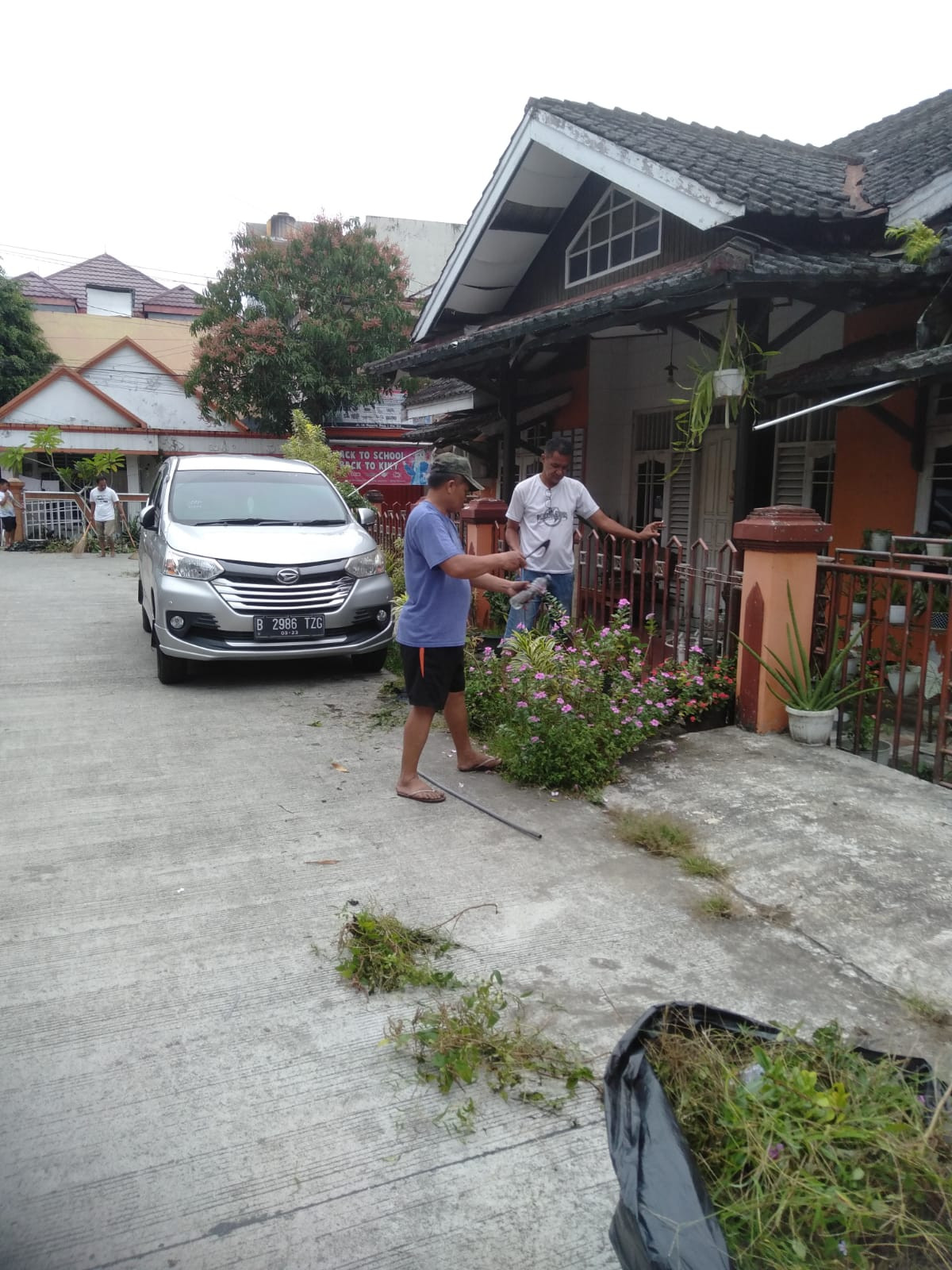 KEGIATAN GOTONG ROYONG PERUM KARPOTEK