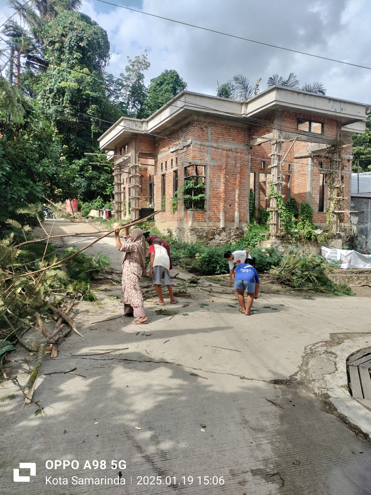 Kerja bakti RT . 034