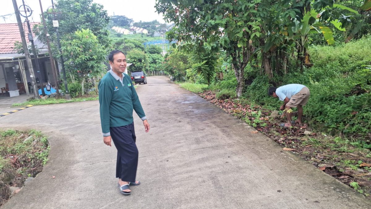 Kerja Bakti di Jalan Poros Blok ABCD