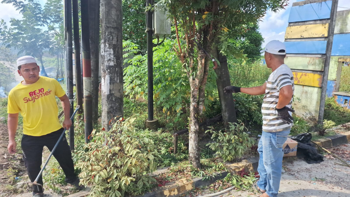 Kerja Bakti Di Jalan Poros Jakarta 1