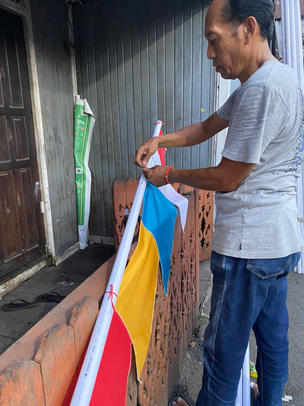 Kerja Bakti Pelepasan Umbul-umbul HUT RI KE 79