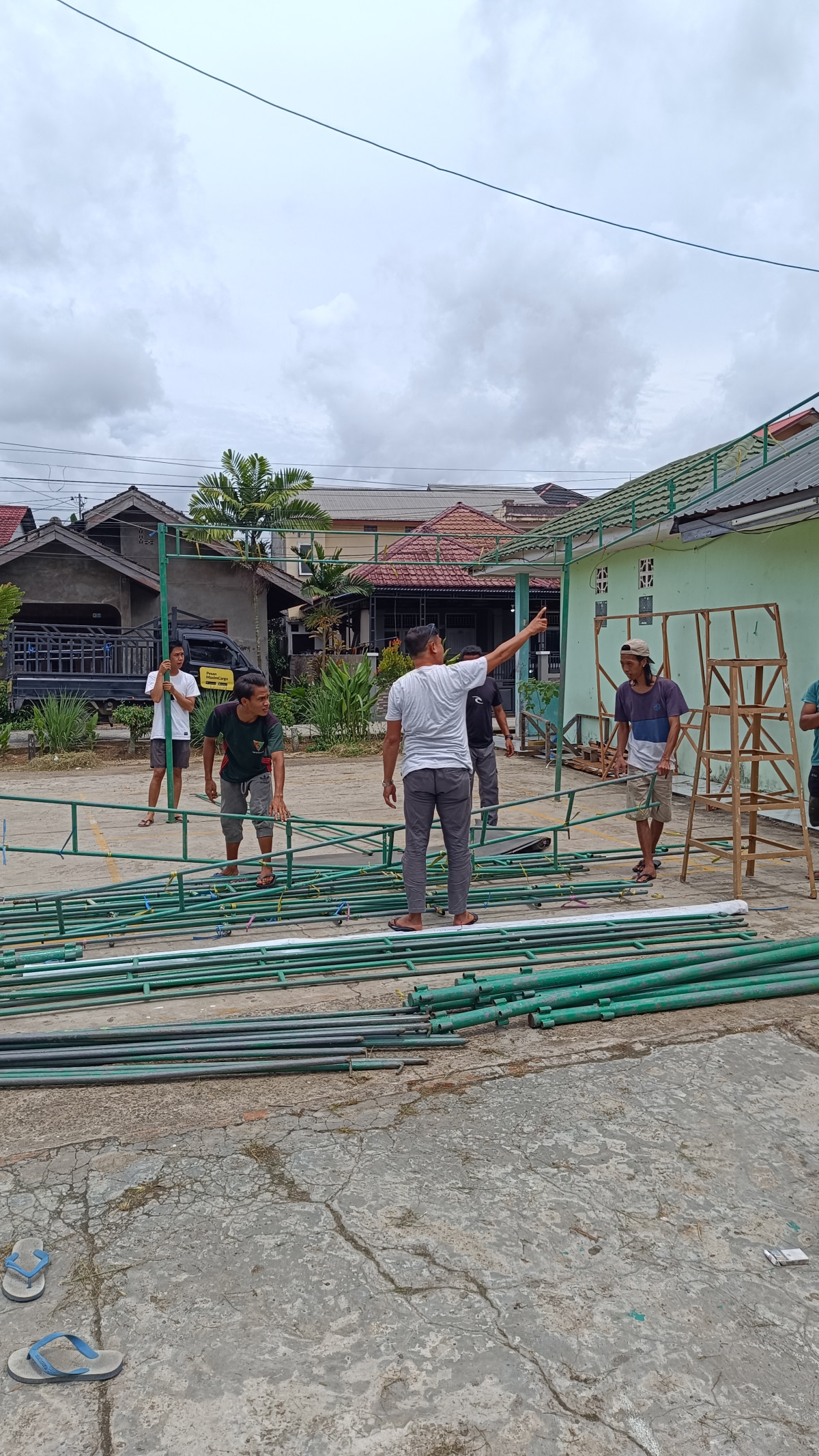 Gotong Royong Pasca Idul Adha