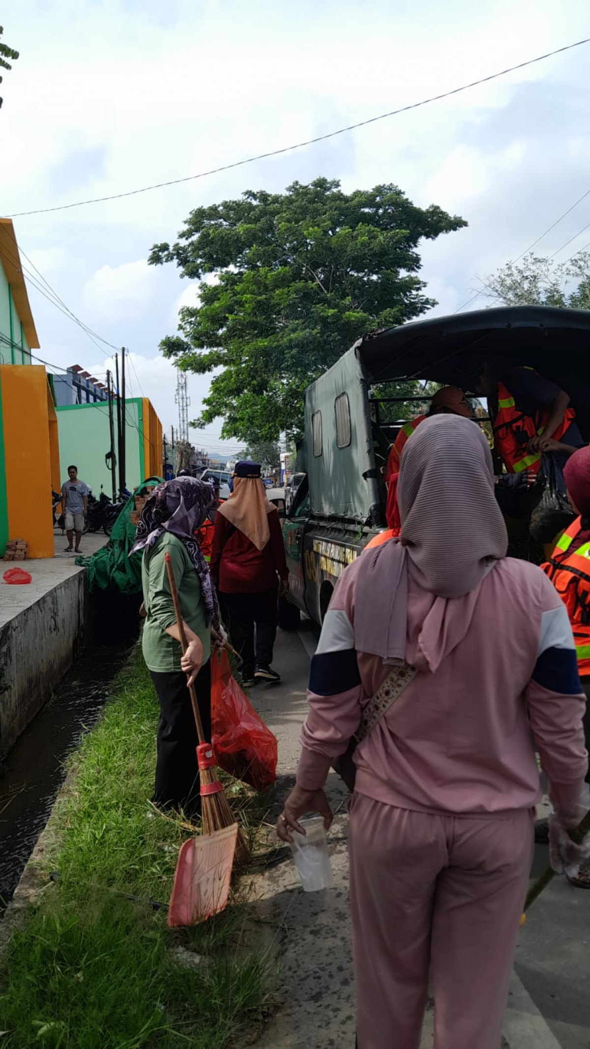 Gotong Royong Serentak Sepanjang Jalan Banggeris