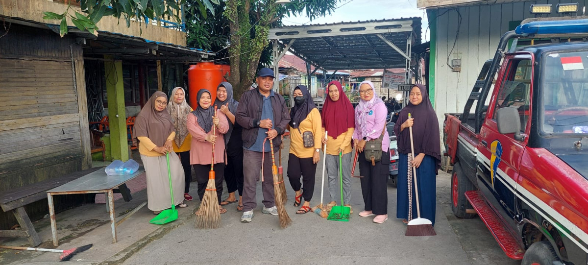 Bersih bersih lingkungan