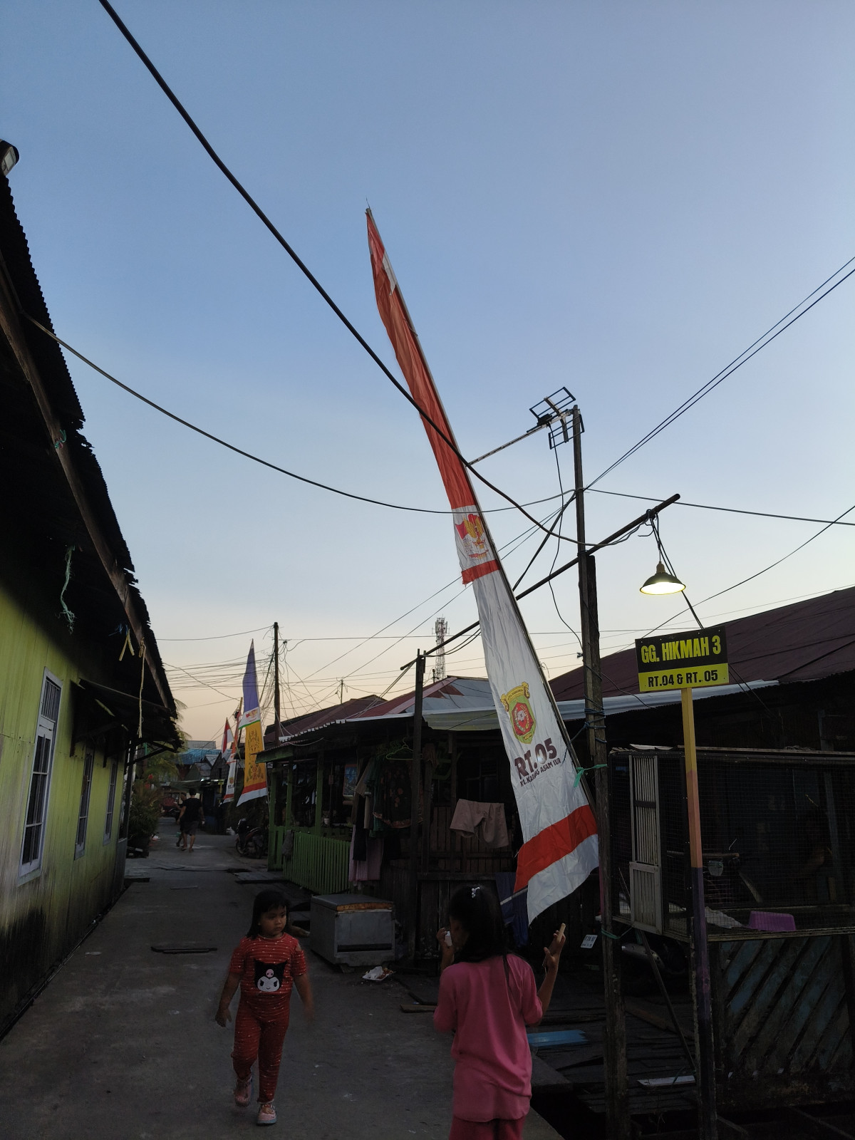 gotong royong warga