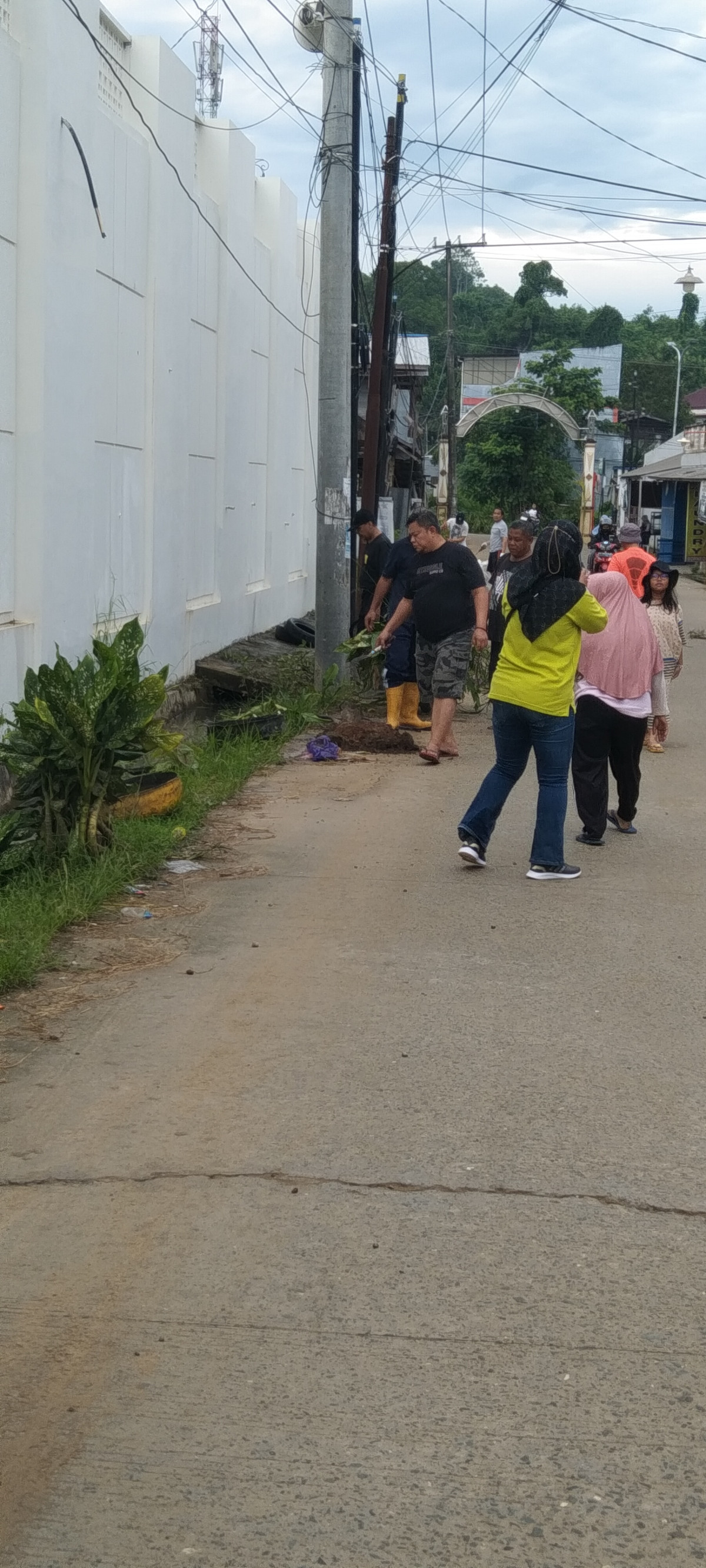 Gotong royong pembersihan jl.poros Rapak indah permai
