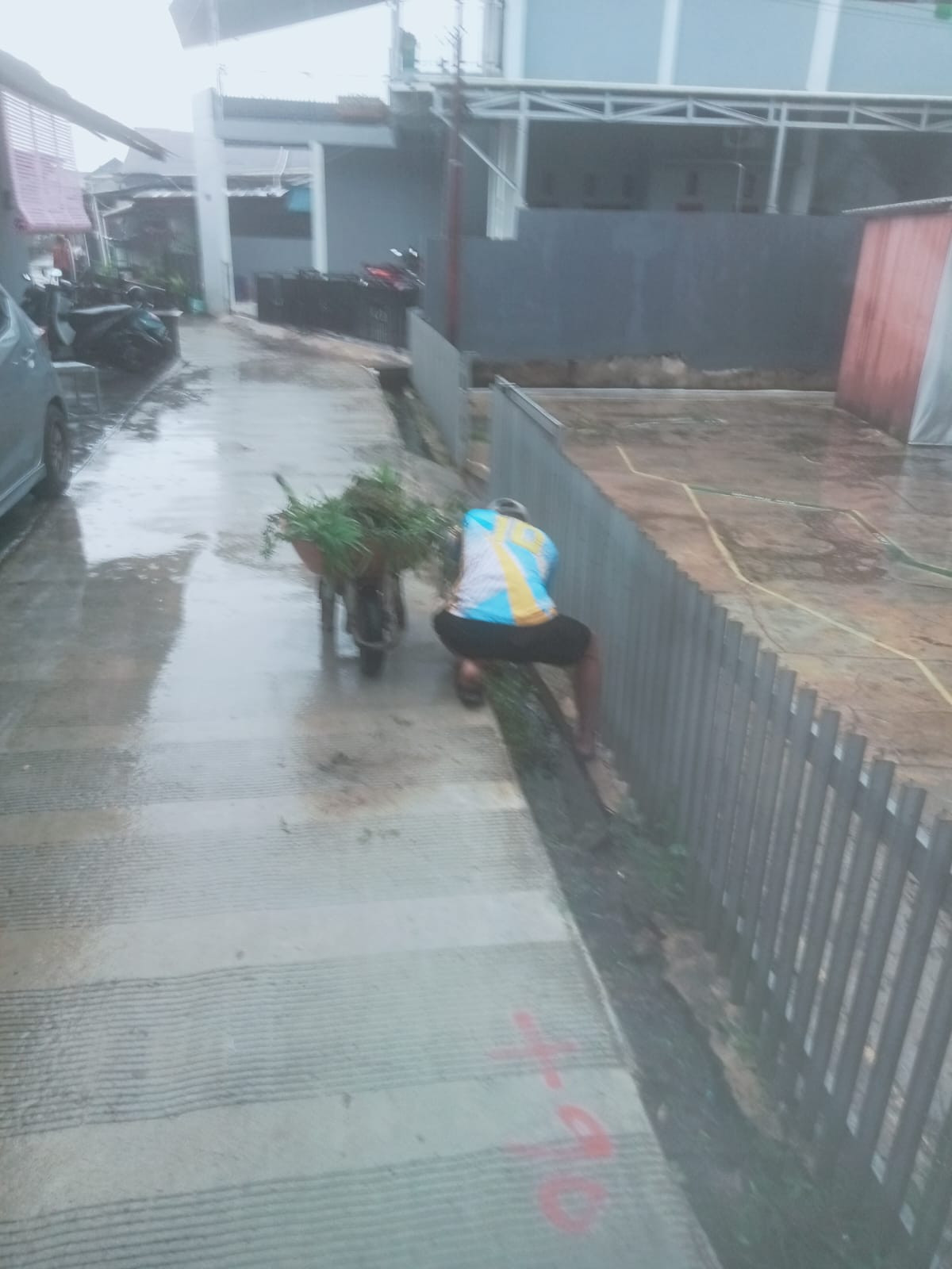 Kegiatan Gotong Royong RT. 04