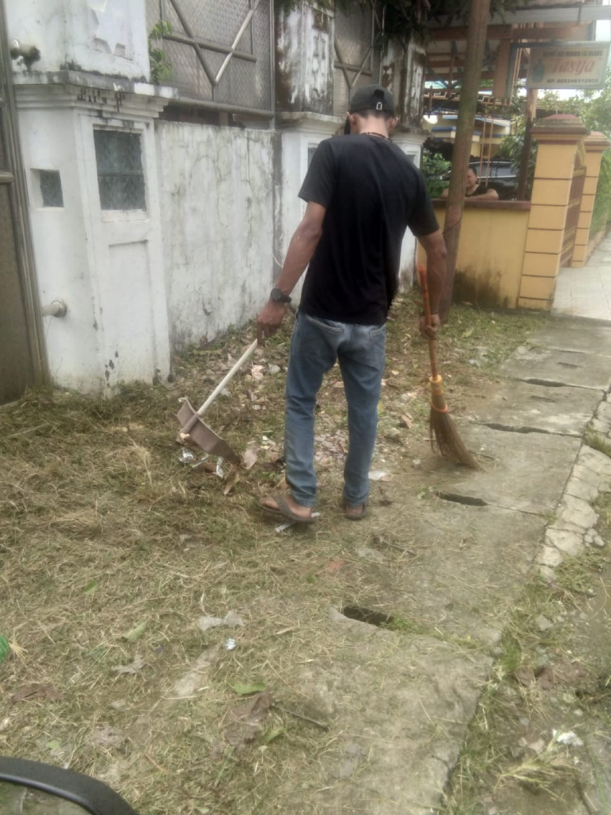 Gotong royong rt 11