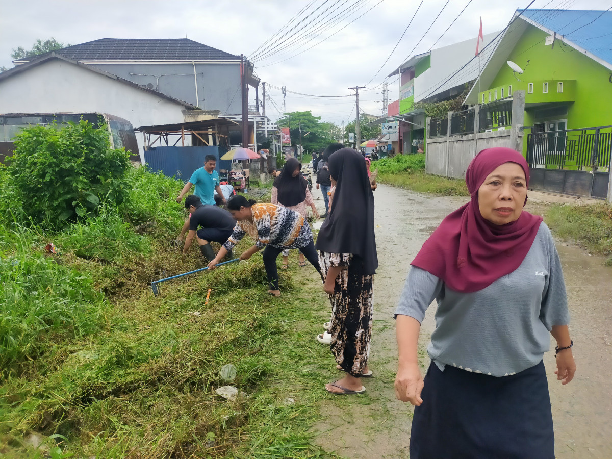 Giat gotong Royong di jln Teuku Umar GG tandoi