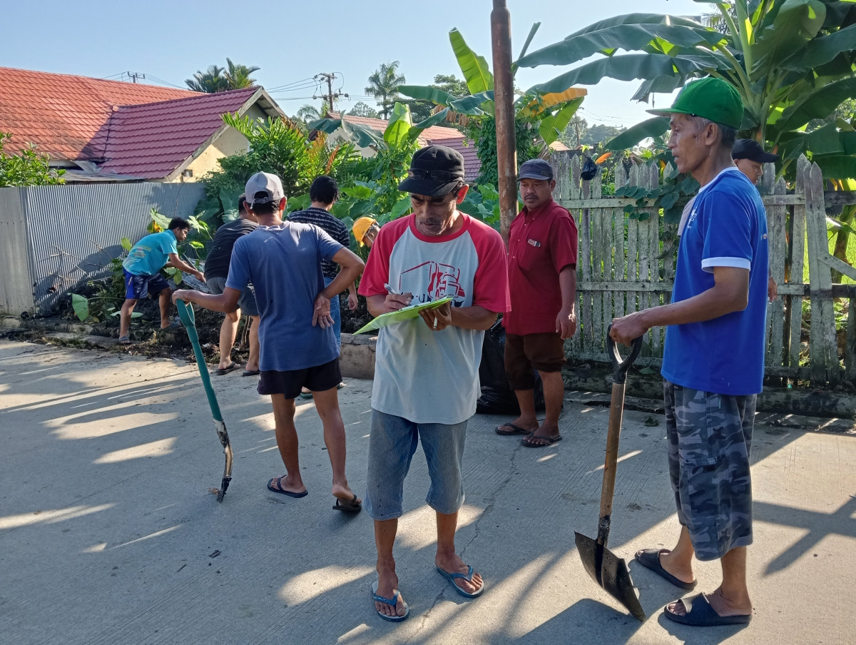 Gotong royong di jln ulin RT 20