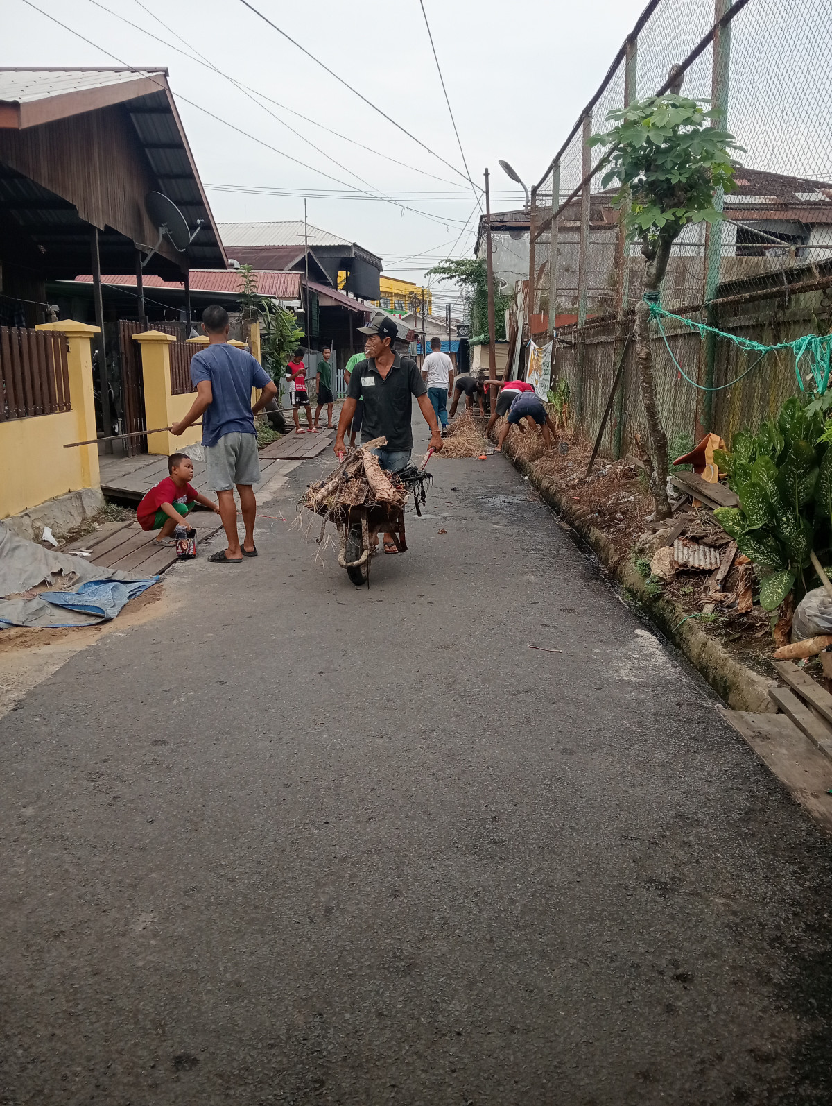 Gotong royong RT 20