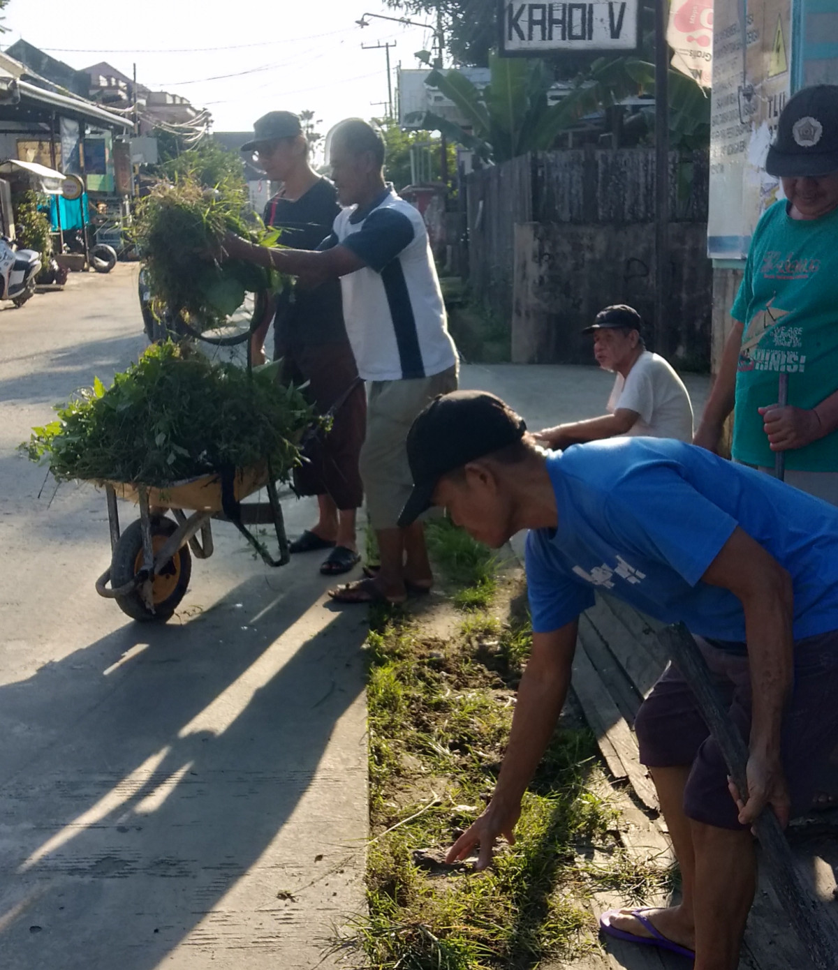 Bersihkan Paret Jalan Kahoi 6
