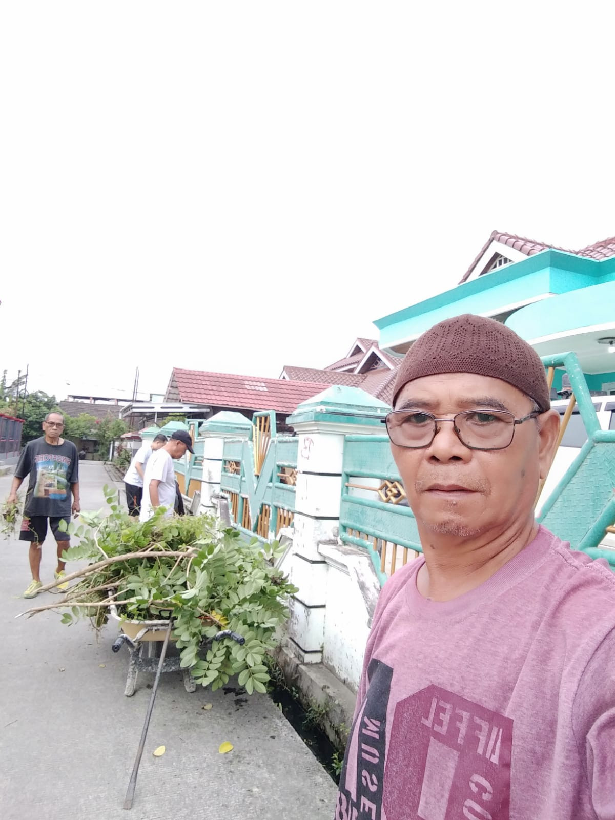 Bersih-bersih Lingkungan di Kahoi Poros dan Kahoi 3