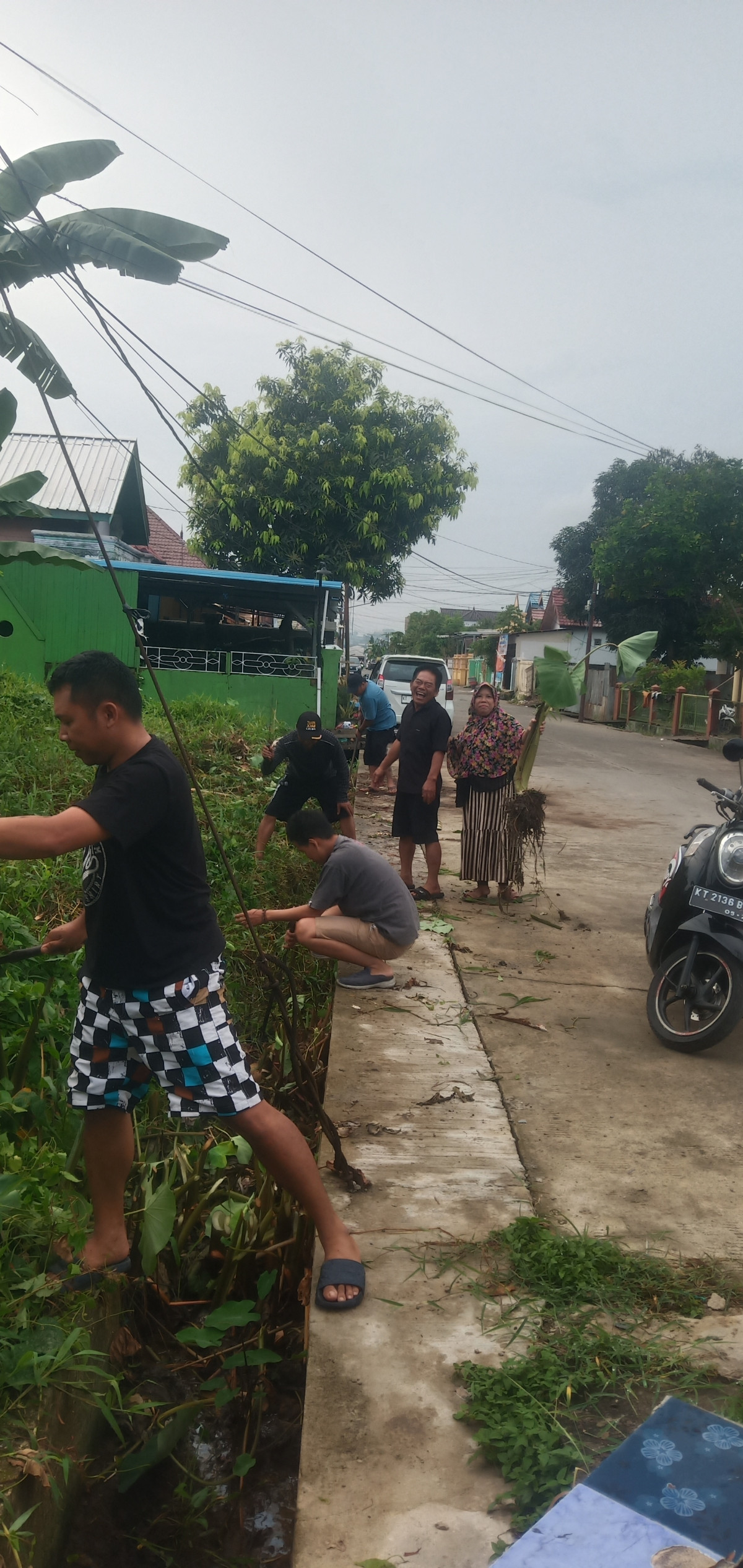 pembersihan parit