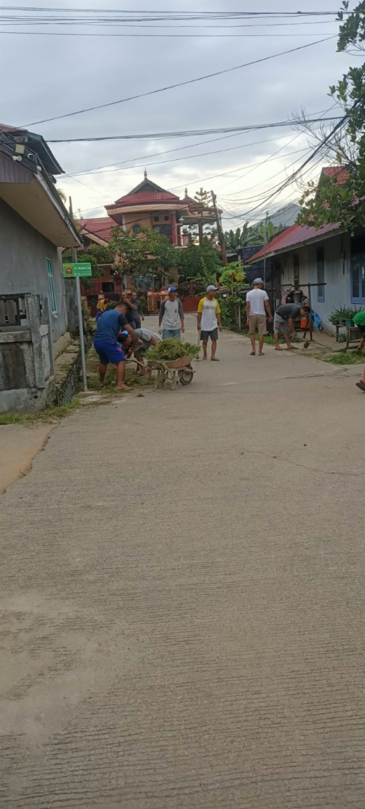 Gotong royong di Jl Kahoi 2b