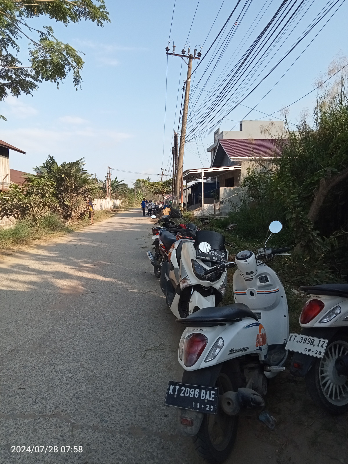 Kerja bakti massal kelurahan