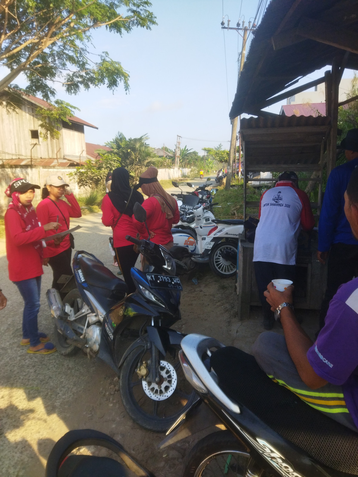 Kerja bakti massal kelurahan
