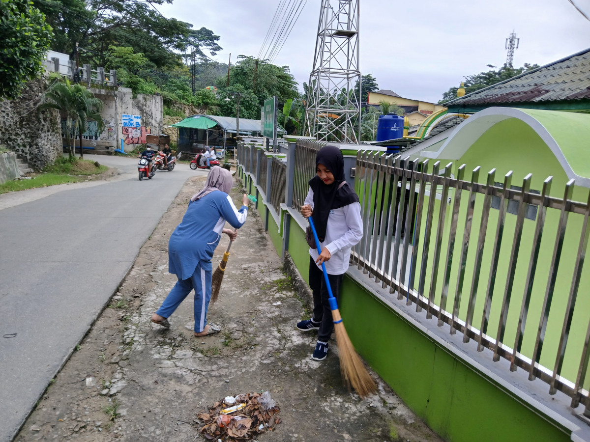 Kerja bakti wilayah rt 02