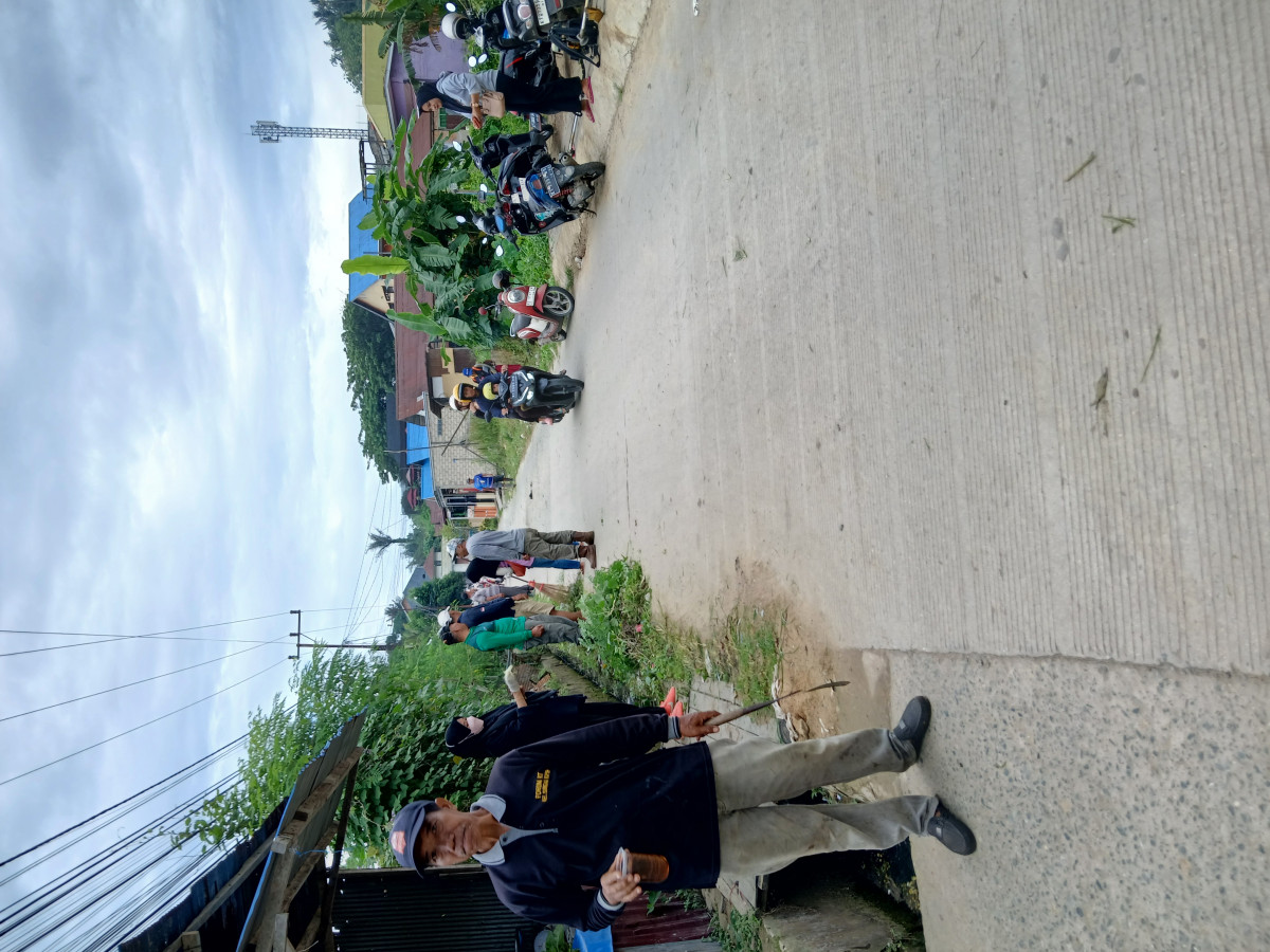 Kerja bakti massal RT 04