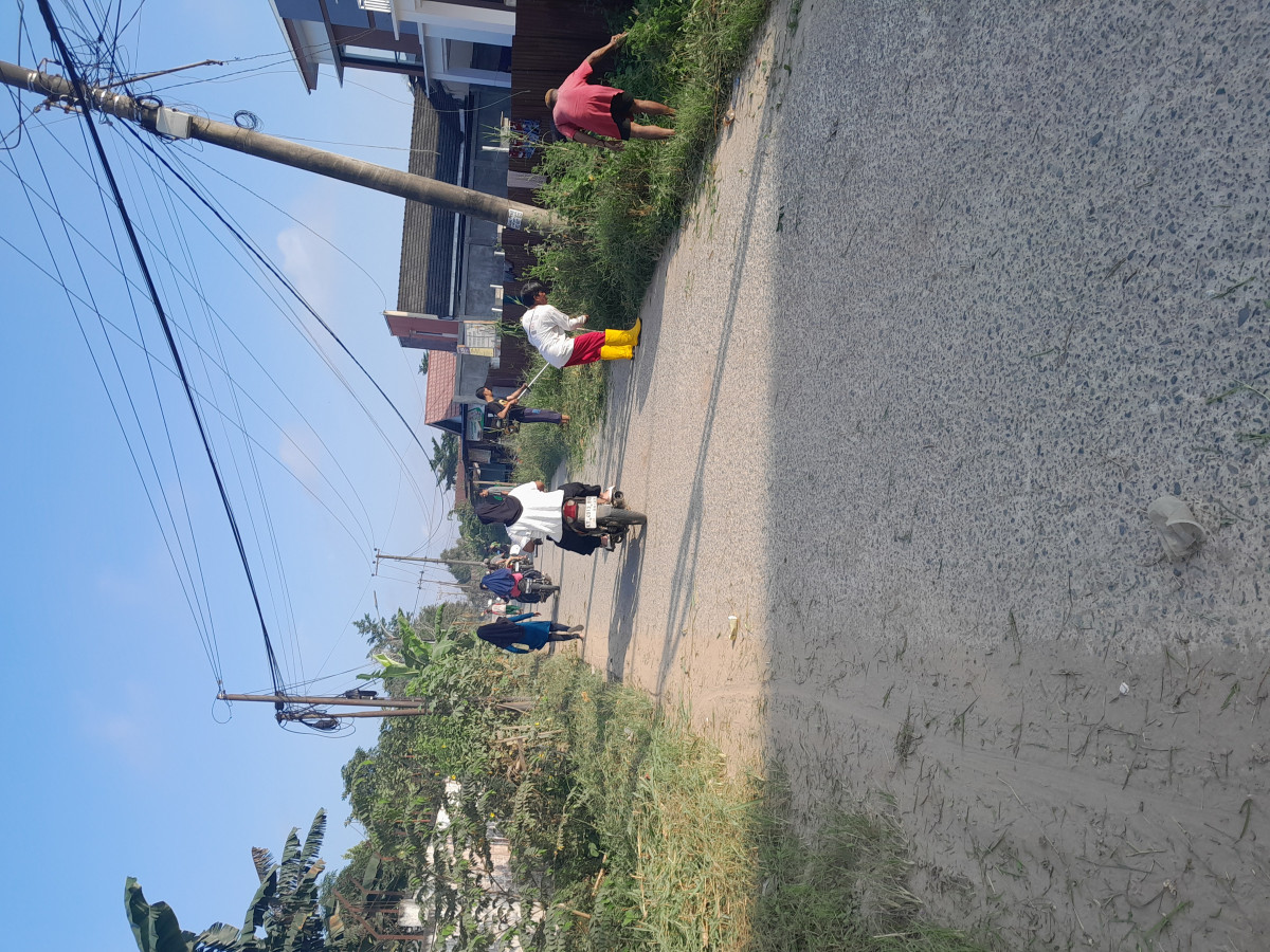Kegiatan kerja bakti massal RT 07