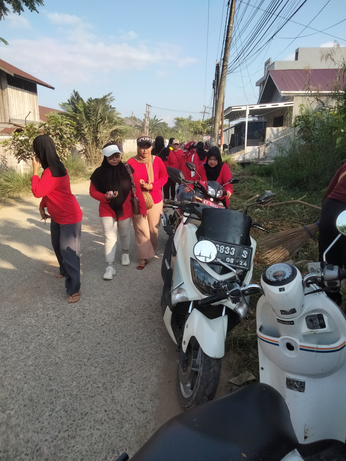 gotong royong gabungan di lokasi RT 07