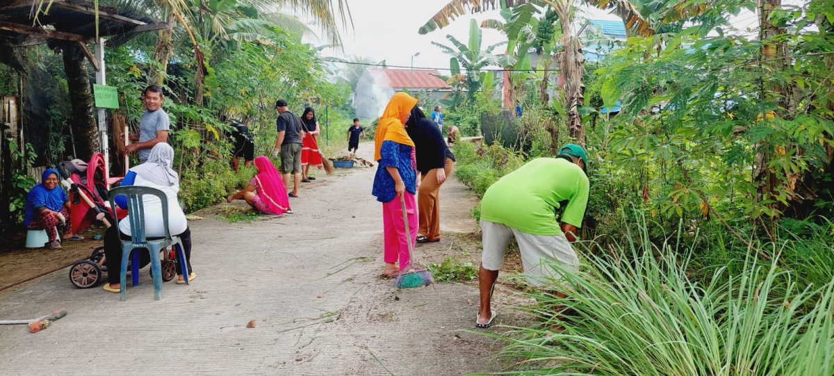 Kerjabakti warga RT.22 jln gani mulya raya, lokasi kebun dan bank sampah.