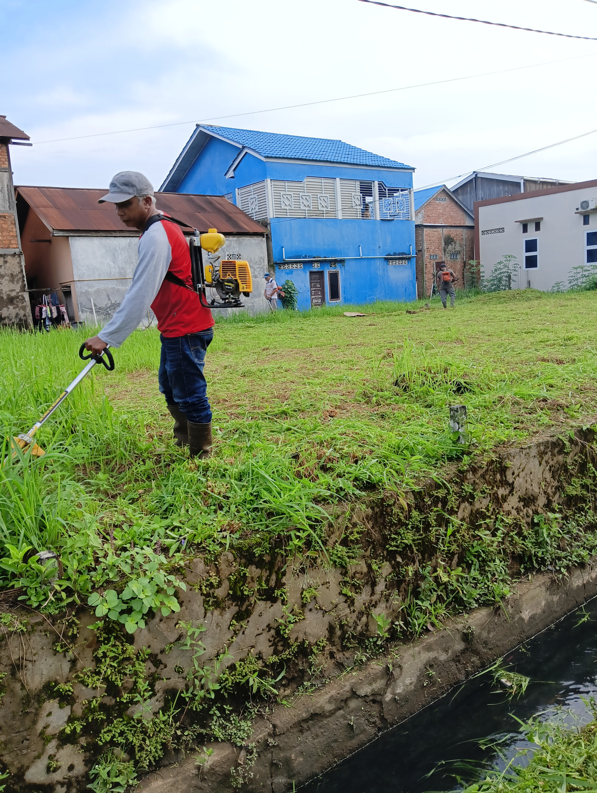 Gotong royong perum.PKL RT.13 dan 14
