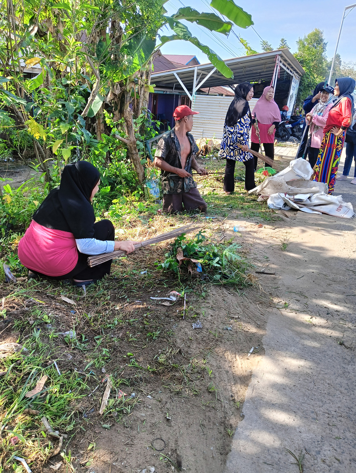 Kerjabakti massal samping PDAM RT.3