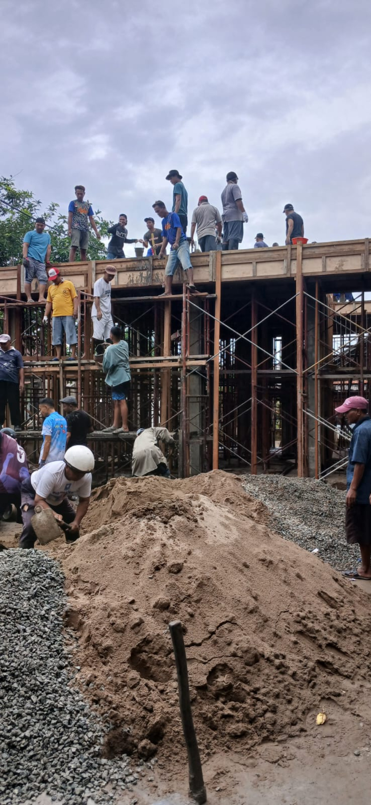 Gotong royong gabungan RT 10,11,20,22