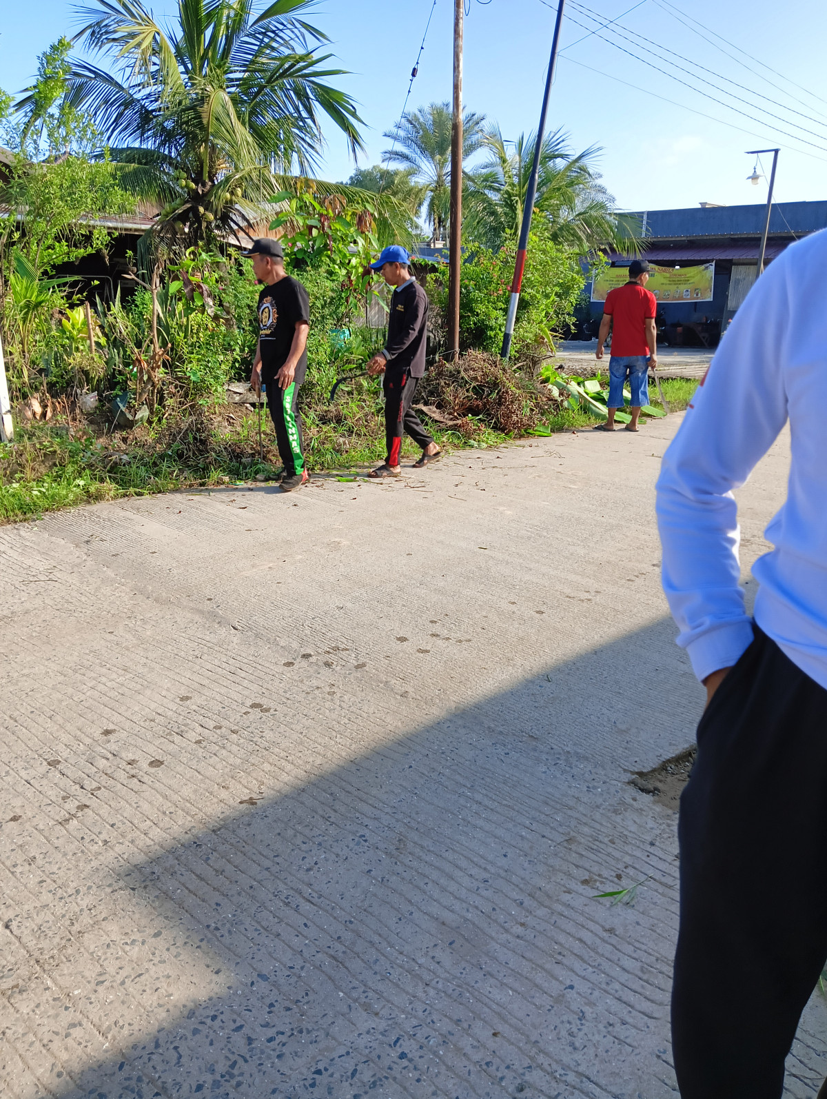 Kerja bakti massal di RT 06 jln sungai kapih