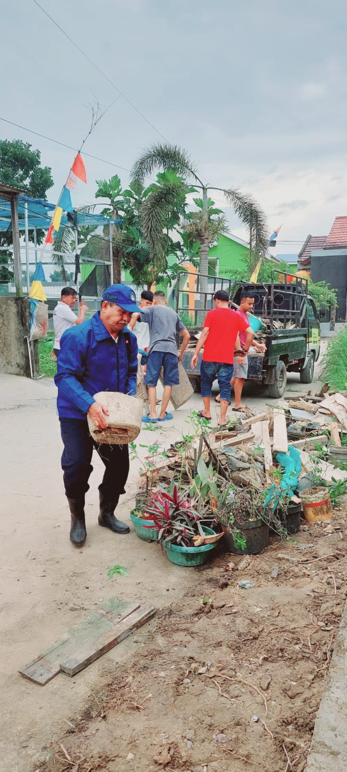 Kerjabakti dan gotong royong RT. 22